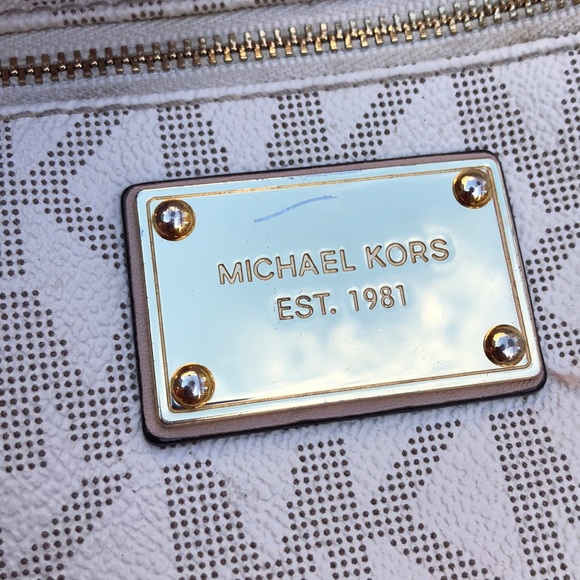 🥂MK WRISTLET WALLET🥂 - Picture 10 of 10